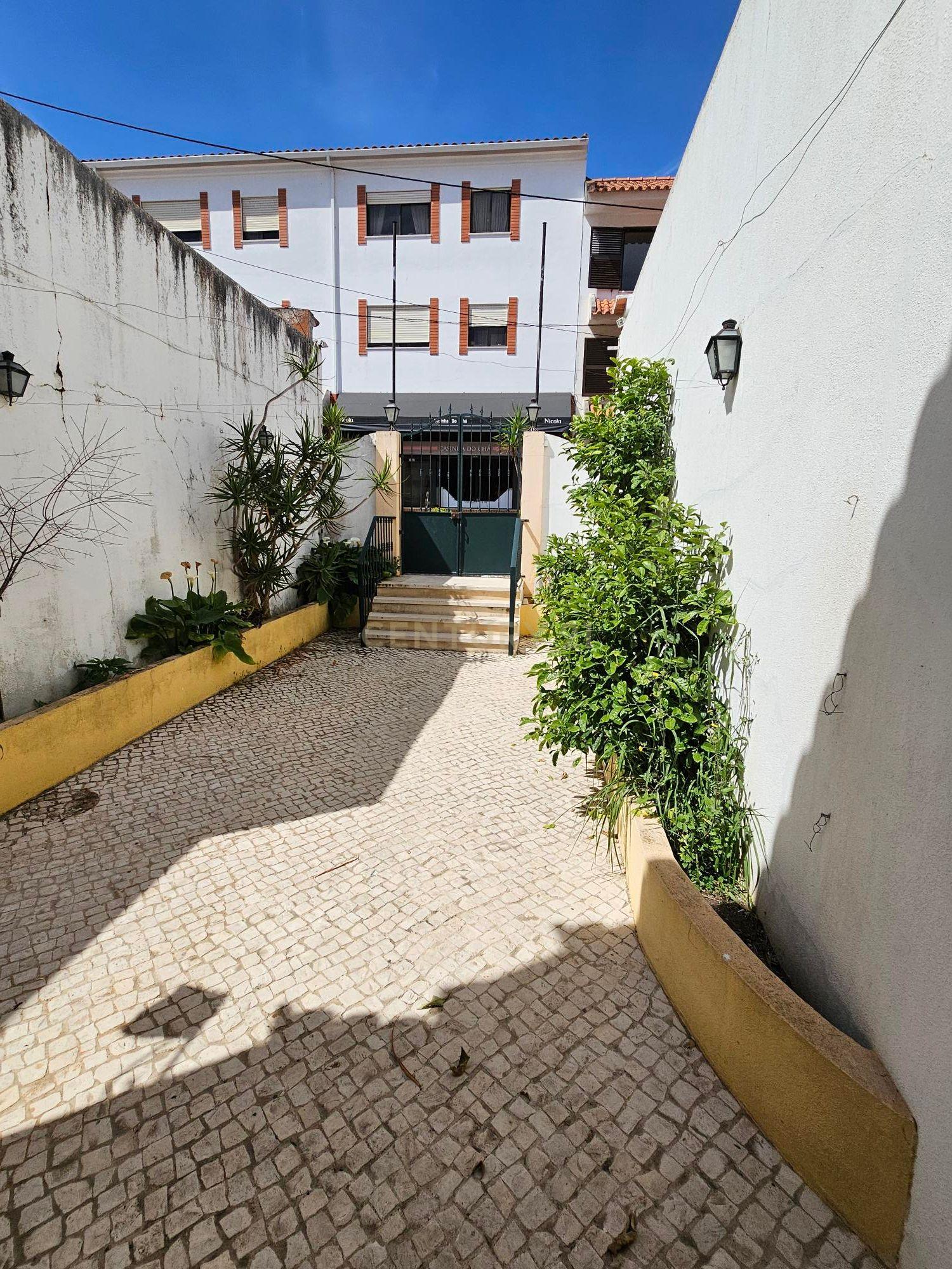 Espetacular Investimento no centro da Costa da Caparica - Image 15