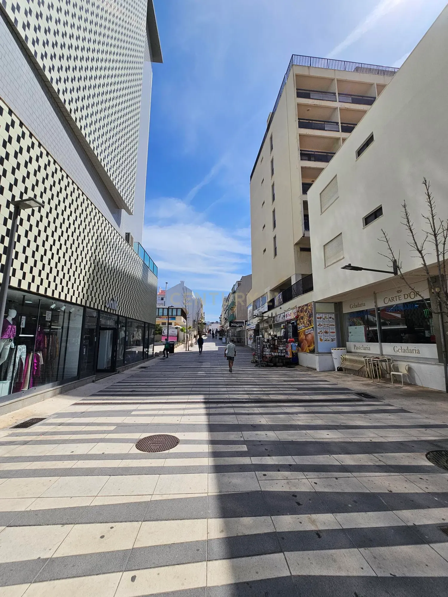 Espetacular Investimento no centro da Costa da Caparica - Image 26