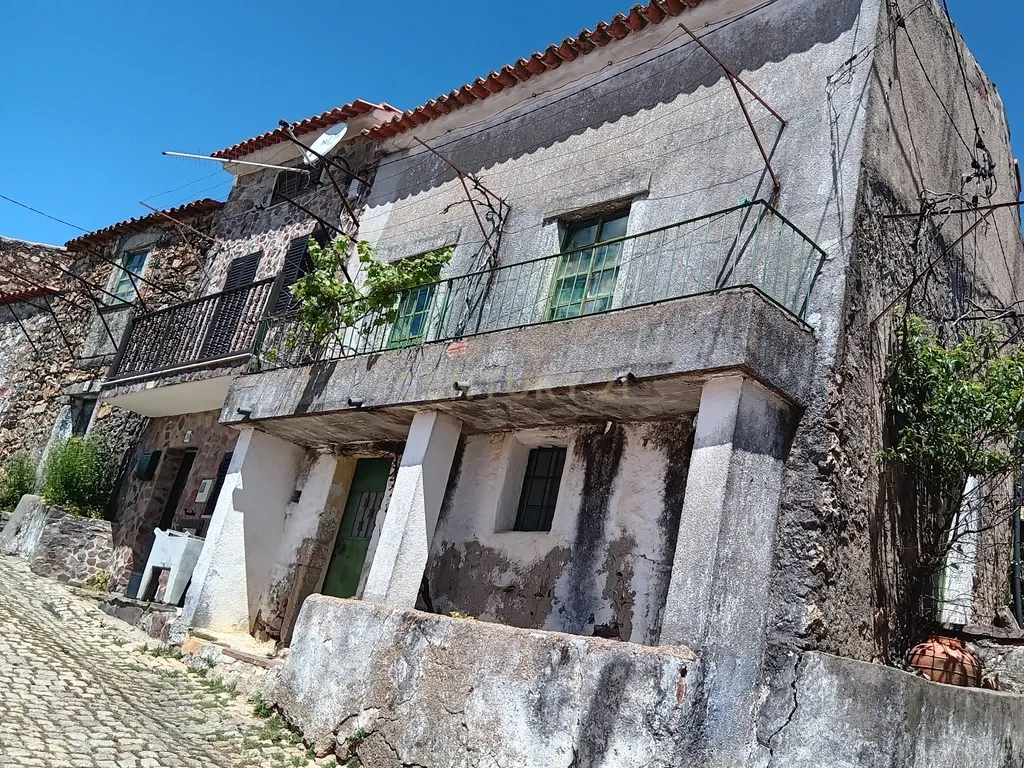 Moradia para reconstruir Penha Garcia - Image 3