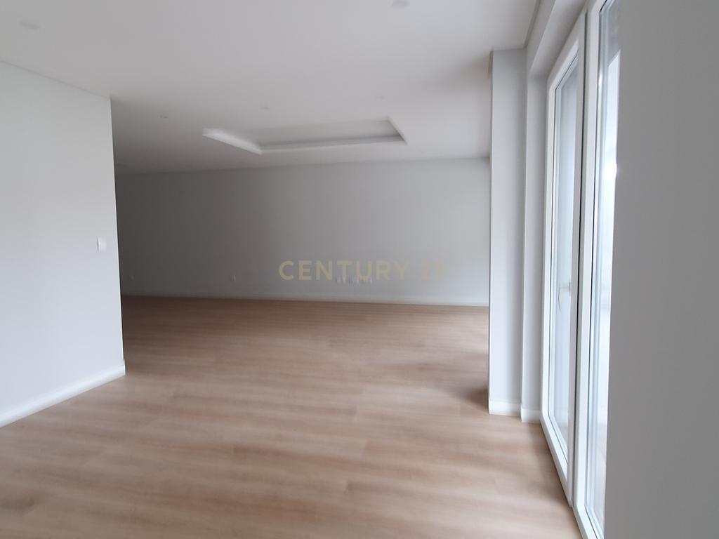 Magnifico Apartamento Novo T3 em Carcavelos - Image 8