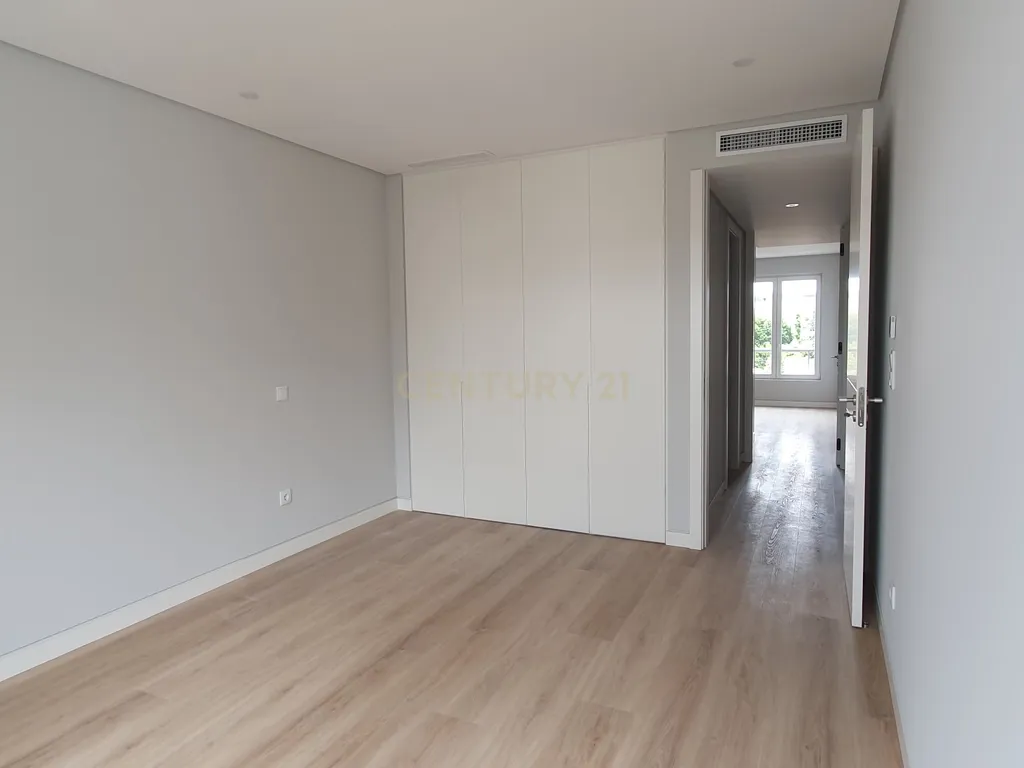 Magnifico Apartamento Novo T3+1 Duplex em Carcavelos - Image 18