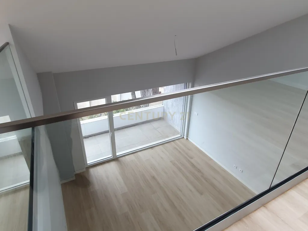 Magnifico Apartamento Novo T3+1 Duplex em Carcavelos - Image 9