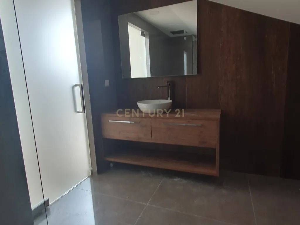 Magnifico Apartamento Novo T3+1 Duplex em Carcavelos - Image 12