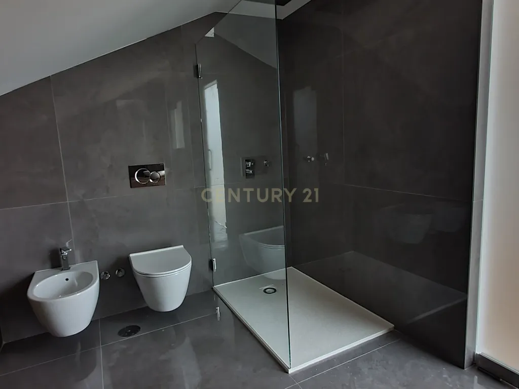 Magnifico Apartamento Novo T3+1 Duplex em Carcavelos - Image 13