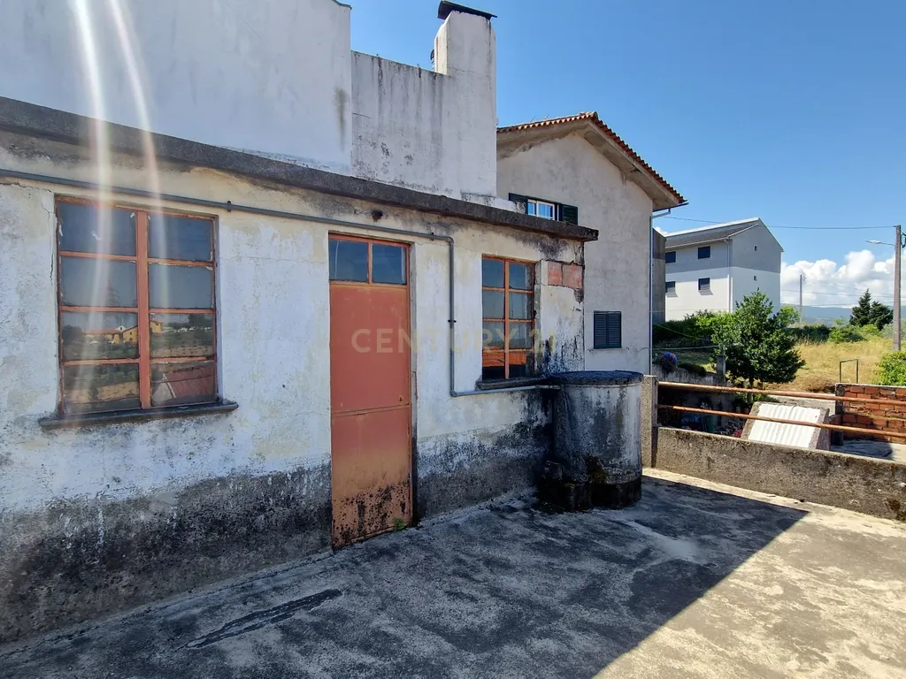 Moradia com terraço e terreno em São Romão, Seia, no coração da Serra da Estrela! - Image 2