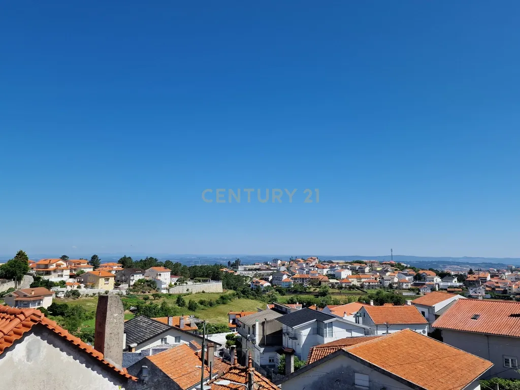 Moradia com terraço e terreno em São Romão, Seia, no coração da Serra da Estrela! - Image 1