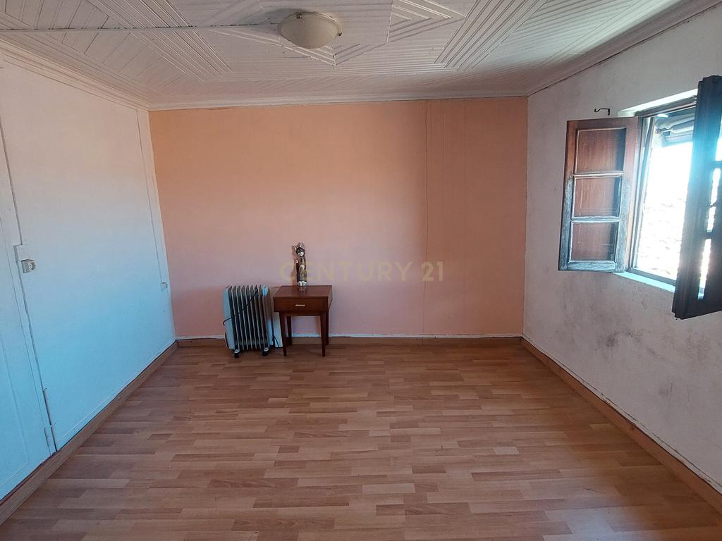 Moradia em banda em venda em Penha Garcia - Image 2