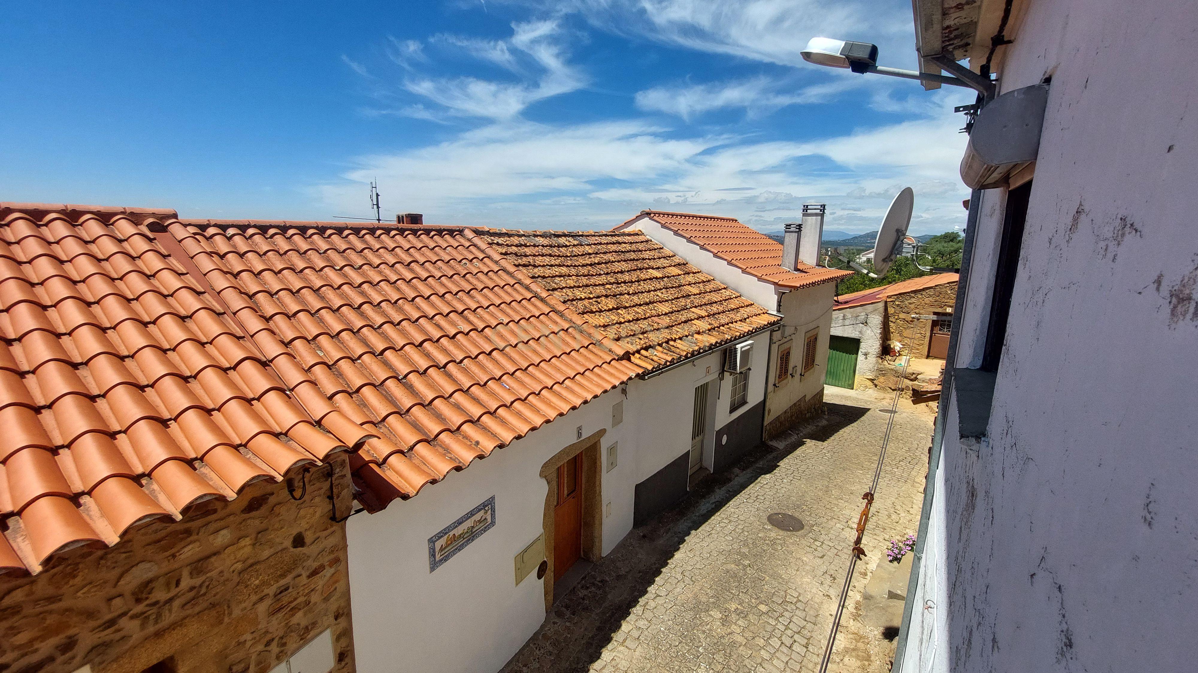 Moradia em banda em venda em Penha Garcia - Image 3