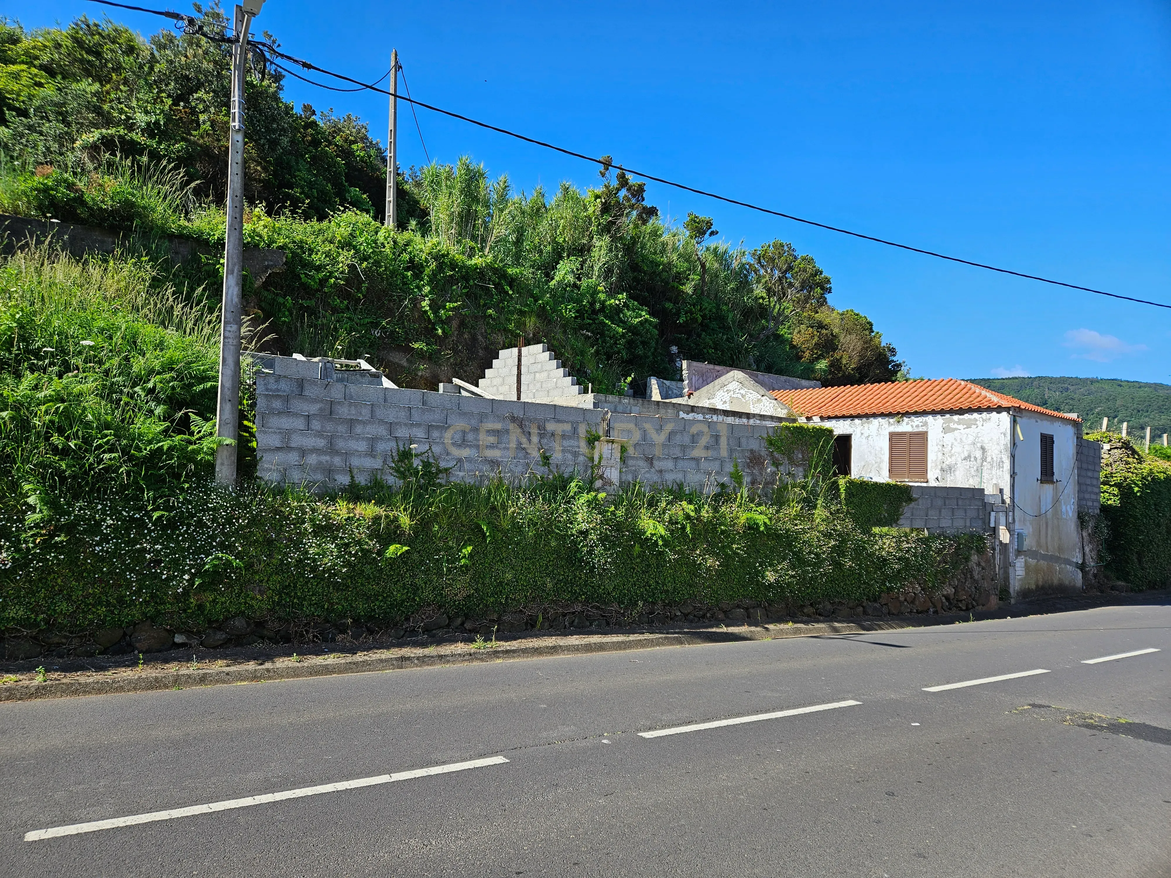 Casa Antiga para Recuperação em Quatro Ribeiras - 51.000€ - Image 2