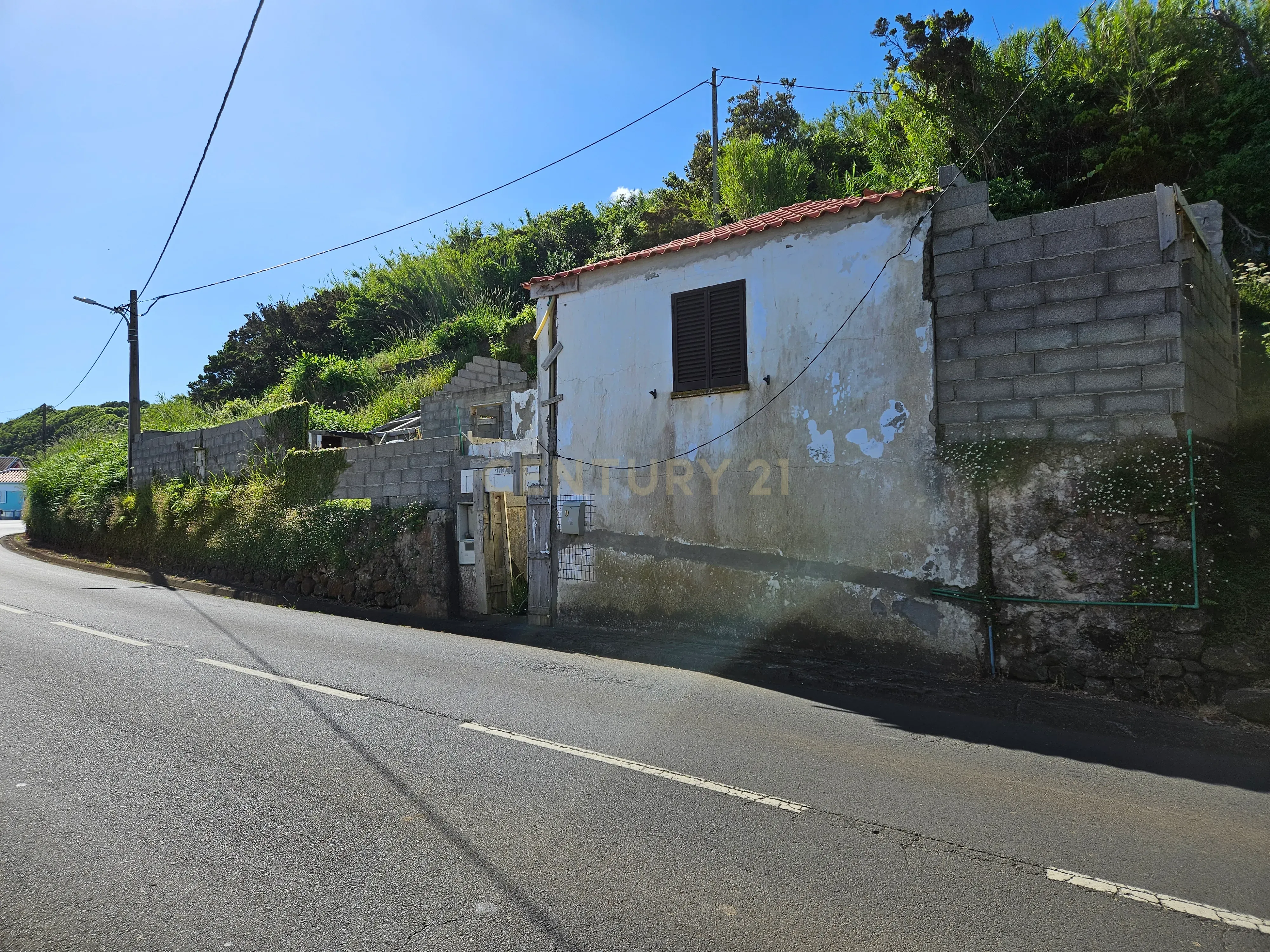 Casa Antiga para Recuperação em Quatro Ribeiras - 51.000€ - Image 3