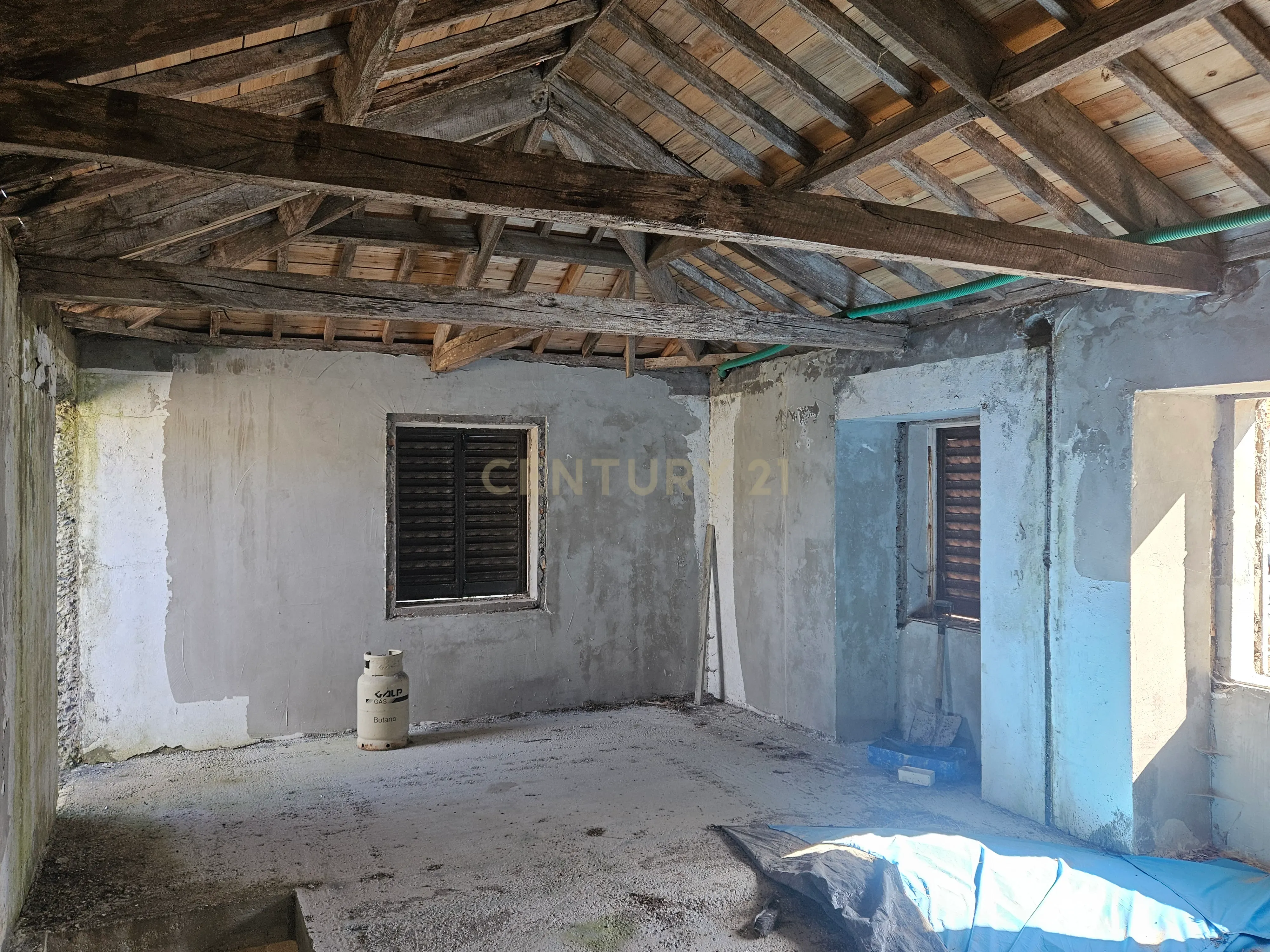 Casa Antiga para Recuperação em Quatro Ribeiras - 51.000€ - Image 4