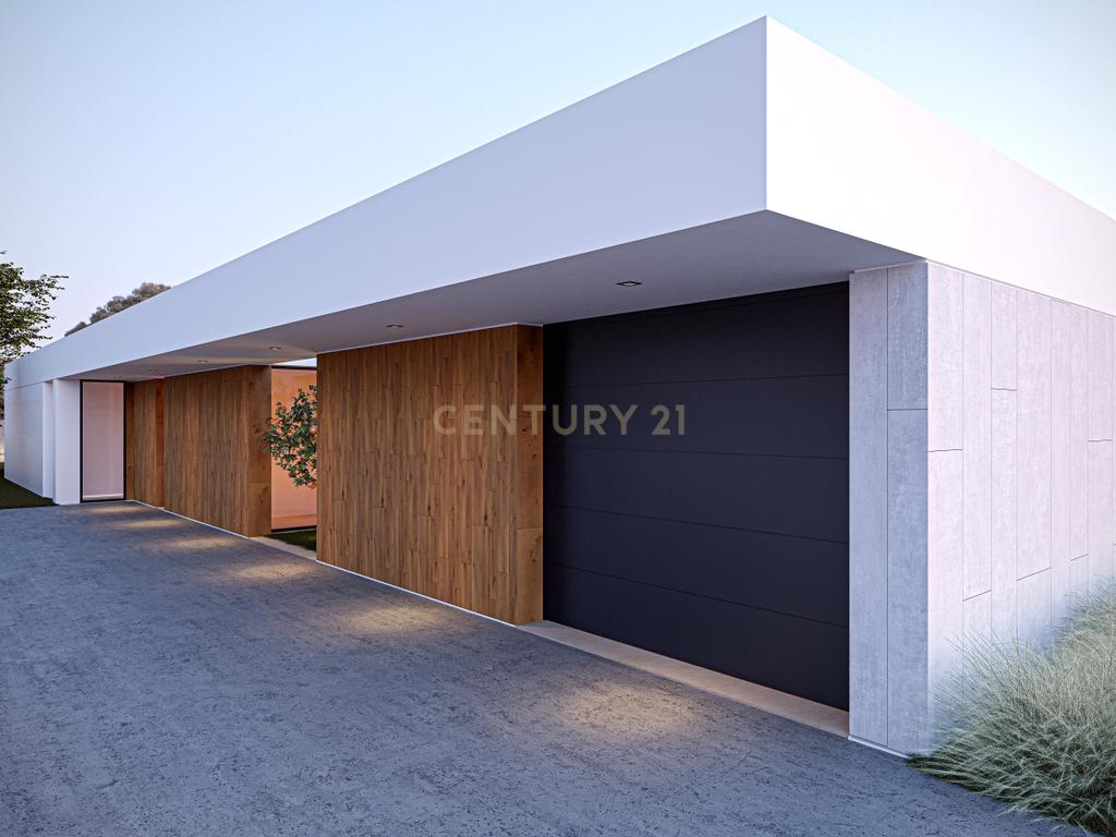 Moradia T4, em construção, no Bairro Sra da Luz - Image 1