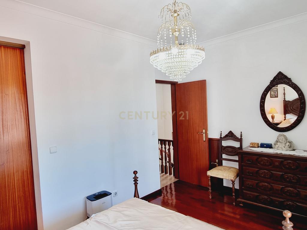 Moradia T4 com anexo na urbanização Vale da Rosa, em Setúbal - Image 24