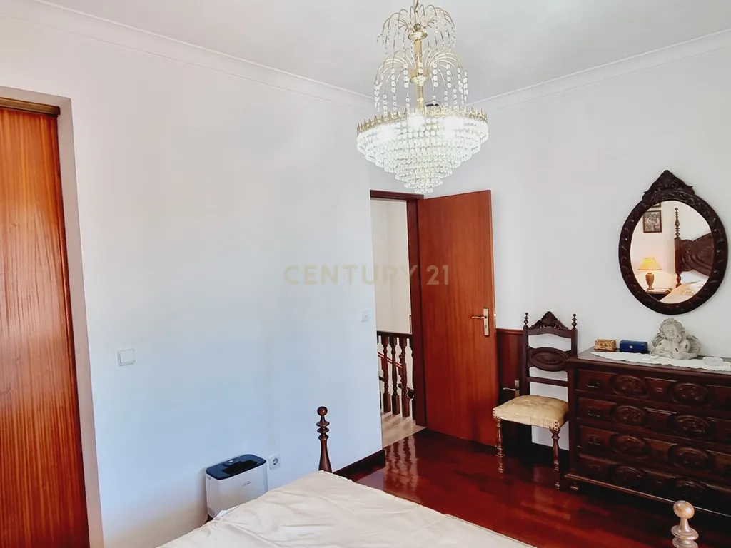 Moradia T4 com anexo na urbanização Vale da Rosa, em Setúbal - Image 24