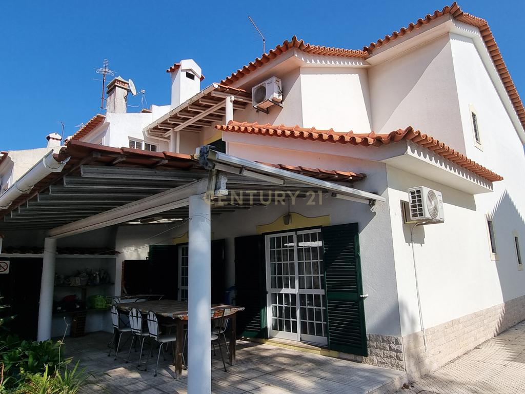 Moradia T4 com anexo na urbanização Vale da Rosa, em Setúbal - Image 32