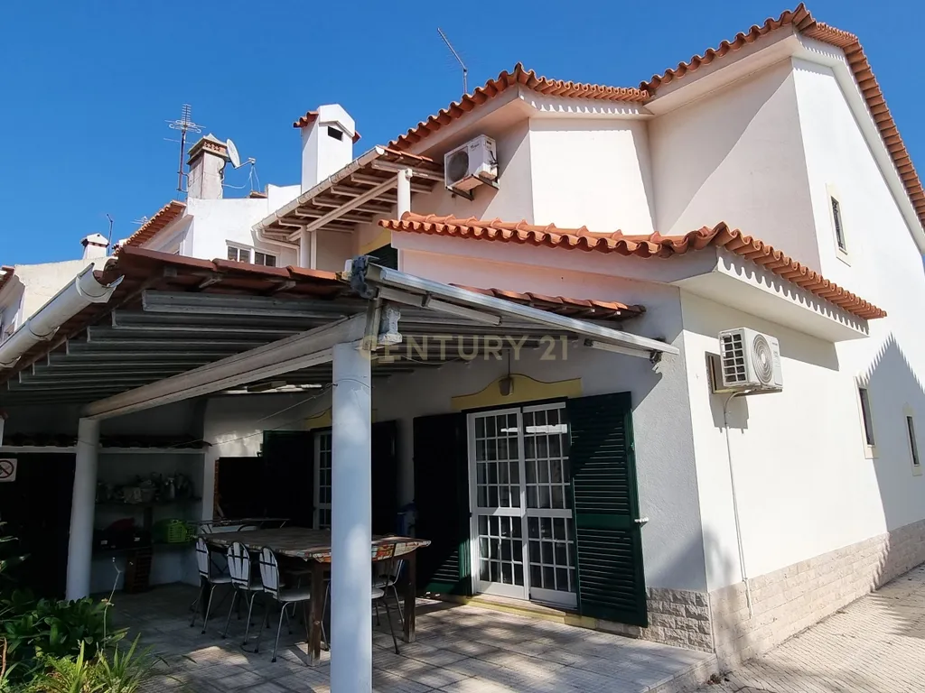 Moradia T4 com anexo na urbanização Vale da Rosa, em Setúbal - Image 32
