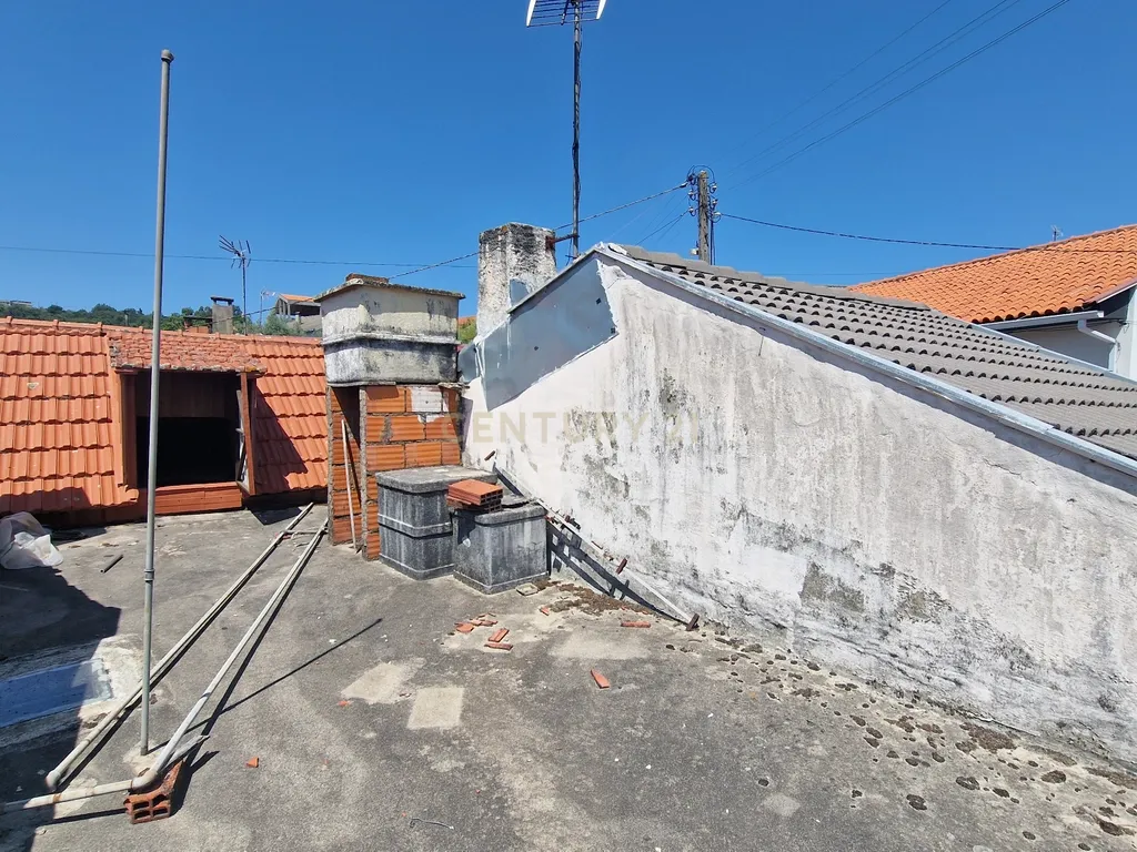 Moradia de pedra em banda com terraço em Fragosela, Viseu. Excelente para Investimento! - Image 12