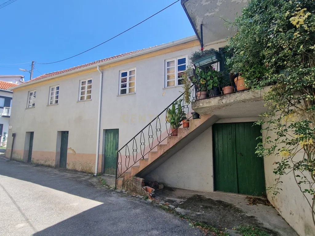 Moradia de pedra em banda com terraço em Fragosela, Viseu. Excelente para Investimento! - Image 1