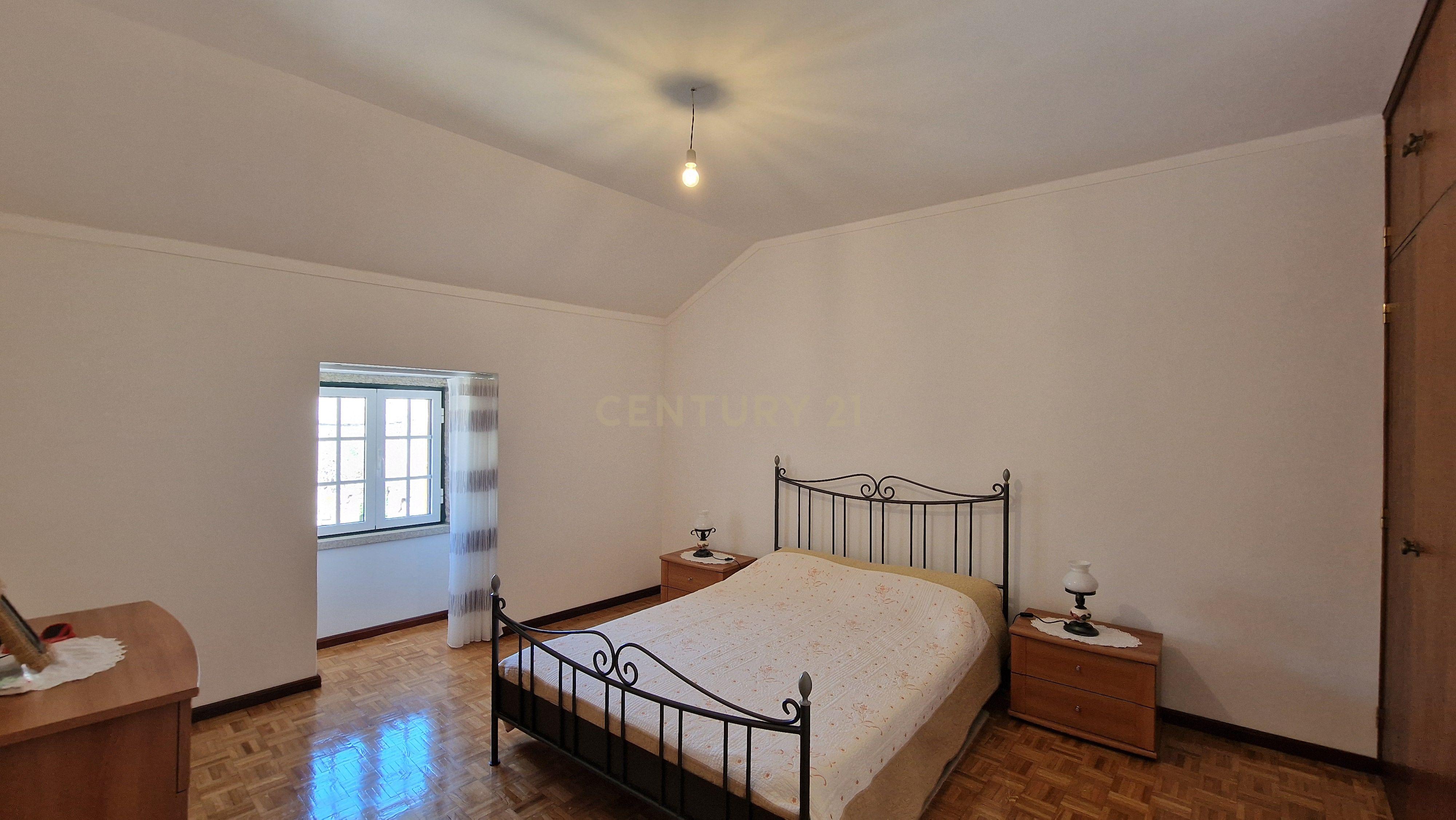 Moradia T7 em pedra com jardim, próxima da cidade de Viseu! - Image 4