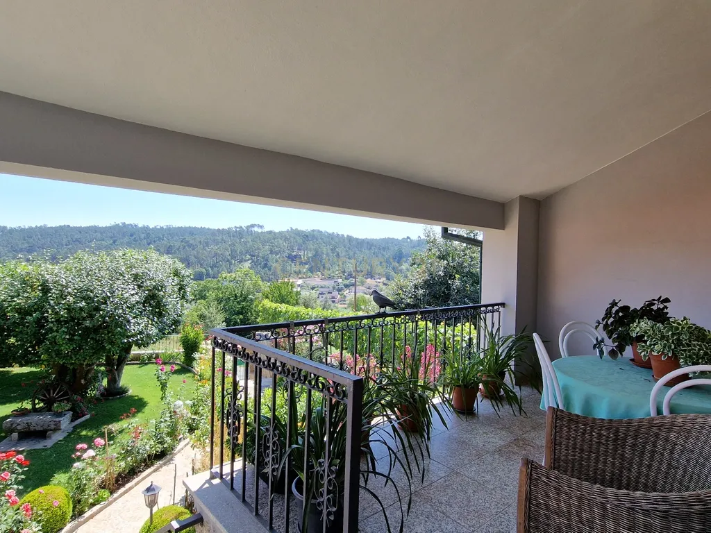 Propriedade Singular: 3 Apartamentos, Jardim Deslumbrante e Espaços para Investimento e Alojamento Local! - Image 25