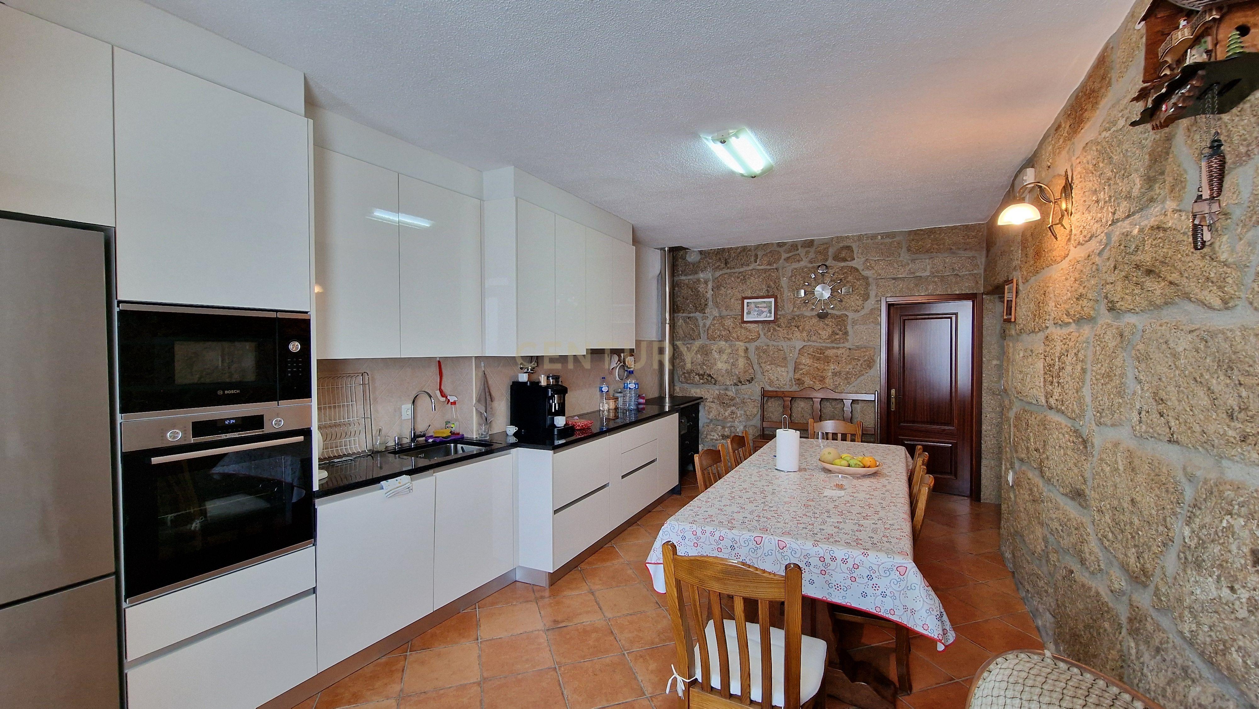 Moradia T7 em pedra com jardim, próxima da cidade de Viseu! - Image 19