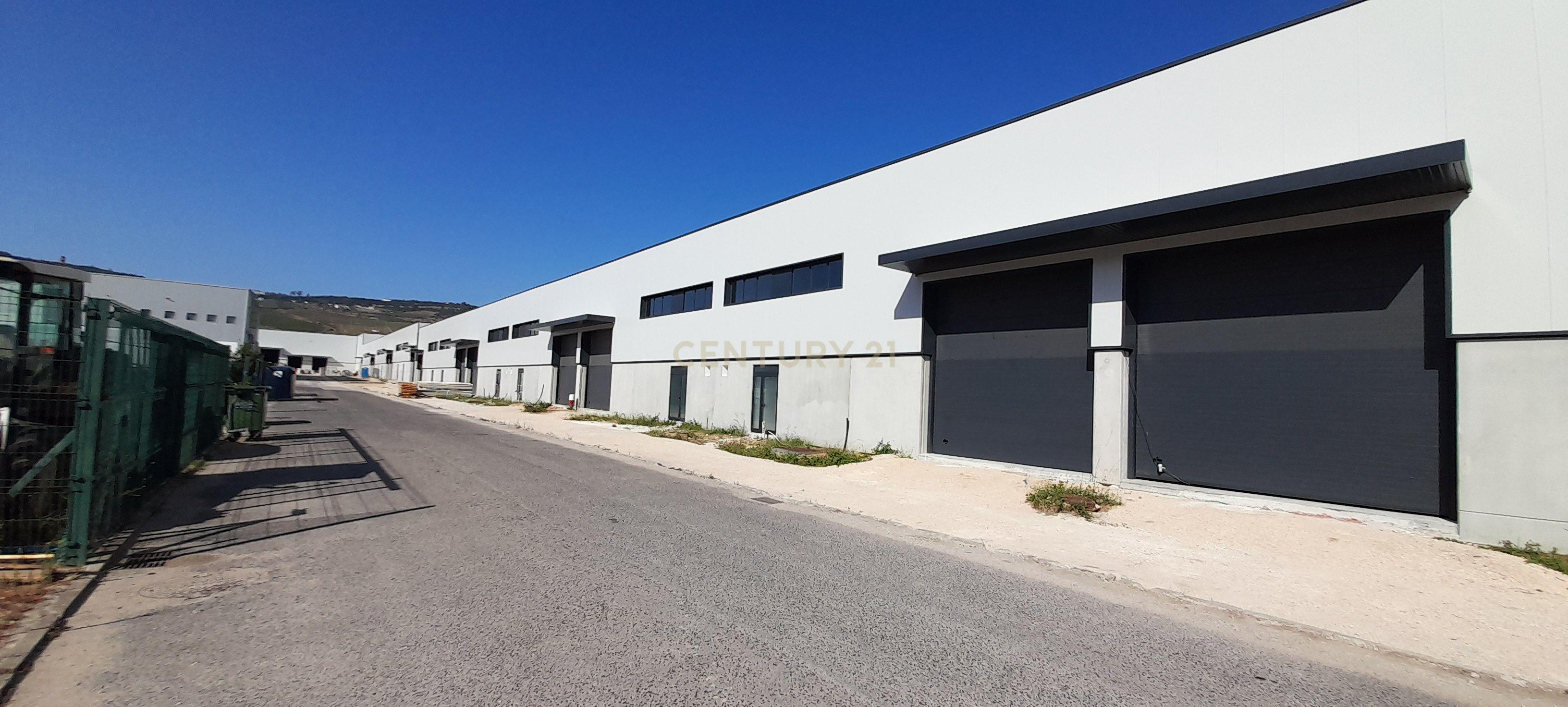 25 armazéns novos num parque industrial em Arruda dos Vinhos - Image 1