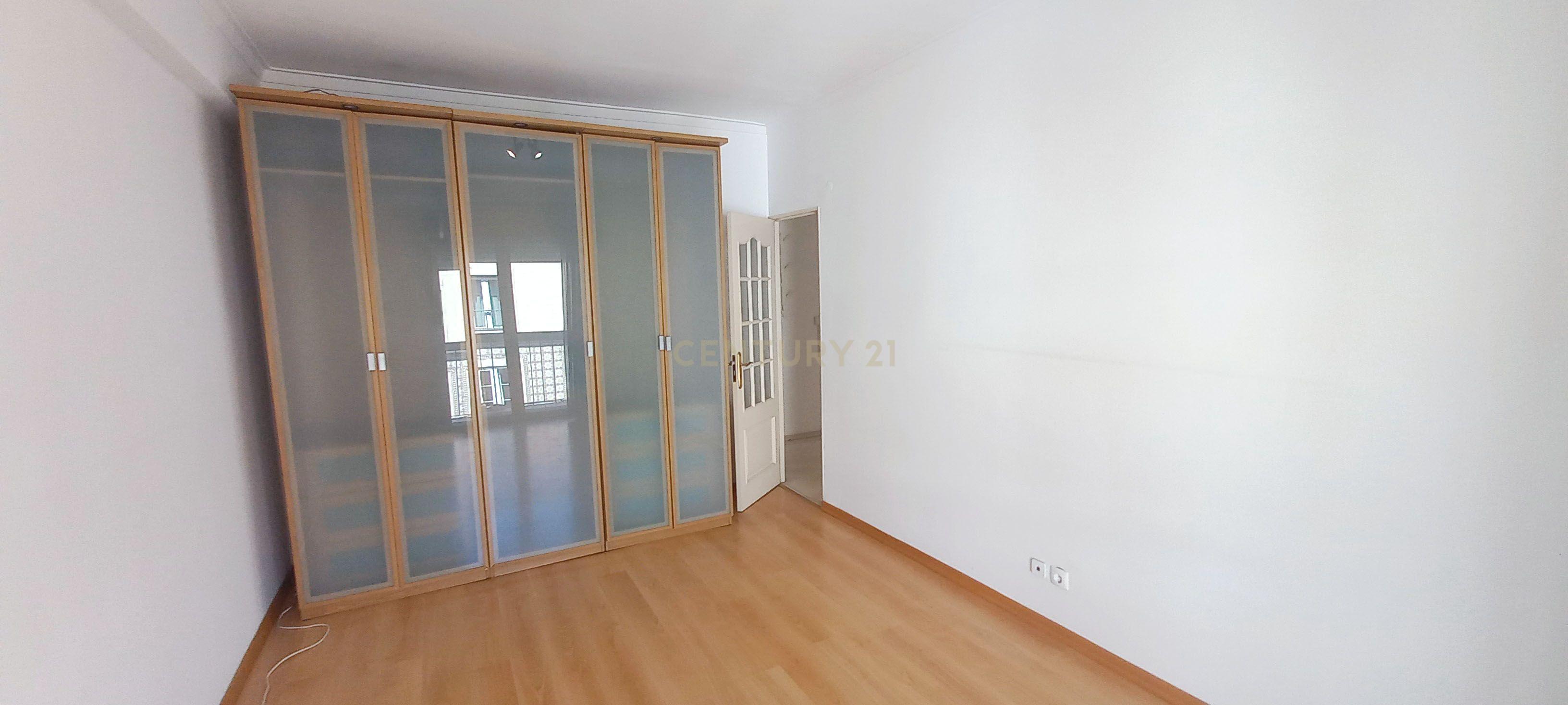 Excelente T2 em São Bento, Lisboa - FOR SALE - À VENDRE - Image 9