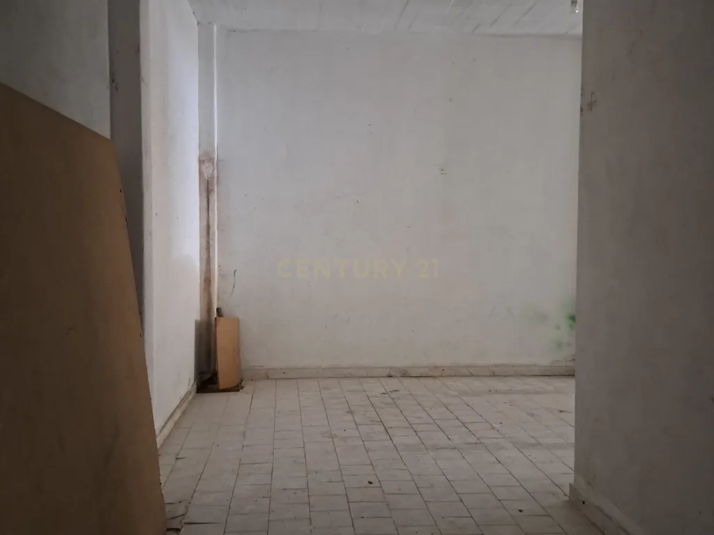 Garagem com 66 m2, para venda no Cacém - Image 2