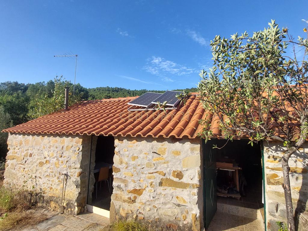 Terreno Rústico com Construção em Penha Garcia - Image 2