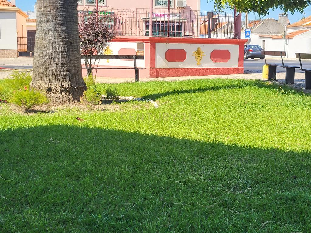 Terreno Rústico - viabilidade construção - Centro Santo António da Charneca - Image 1