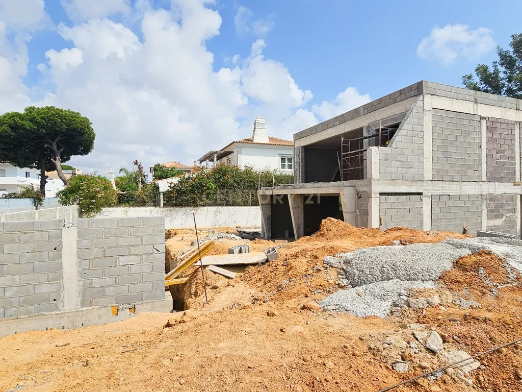 Moradia T4 | Contemporânea | Gambelas | PIscina Aquecida - Image 34