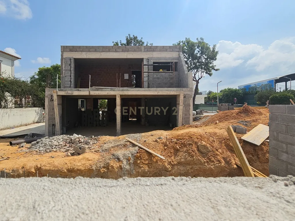 Moradia T4 | Contemporânea | Gambelas | PIscina Aquecida - Image 2