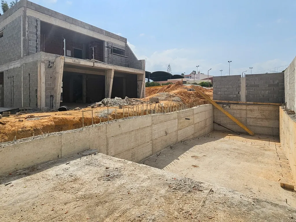 Moradia T4 | Contemporânea | Gambelas | PIscina Aquecida - Image 5
