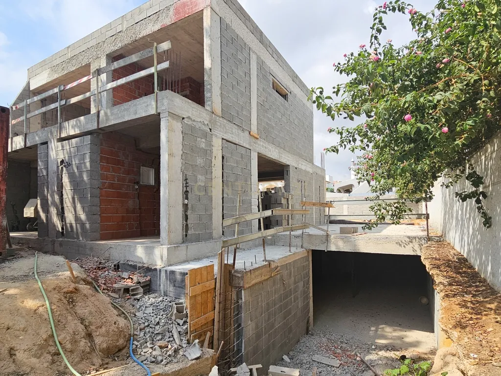 Moradia T4 | Contemporânea | Gambelas | PIscina Aquecida - Image 8