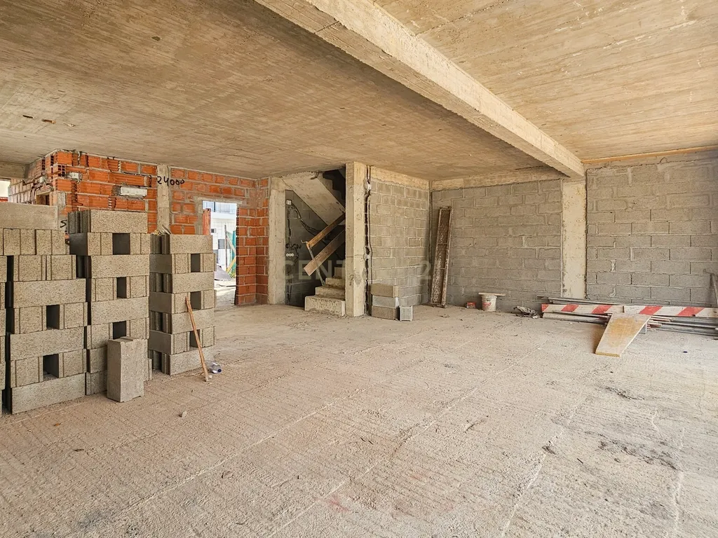 Moradia T4 | Contemporânea | Gambelas | PIscina Aquecida - Image 15