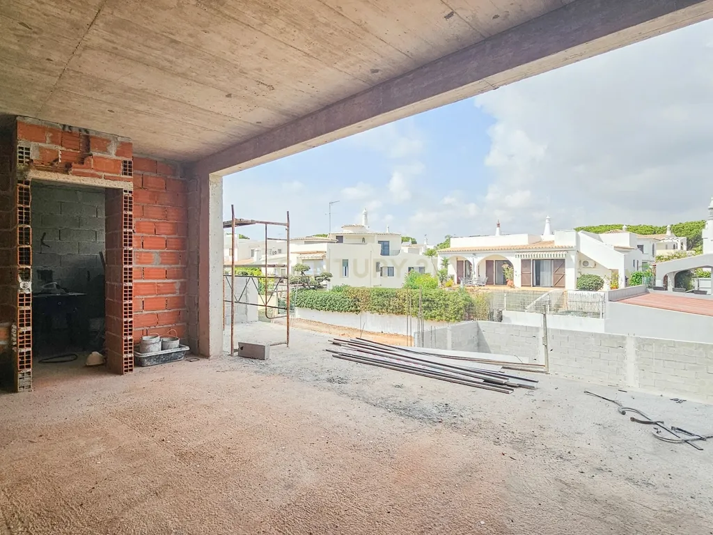 Moradia T4 | Contemporânea | Gambelas | PIscina Aquecida - Image 20