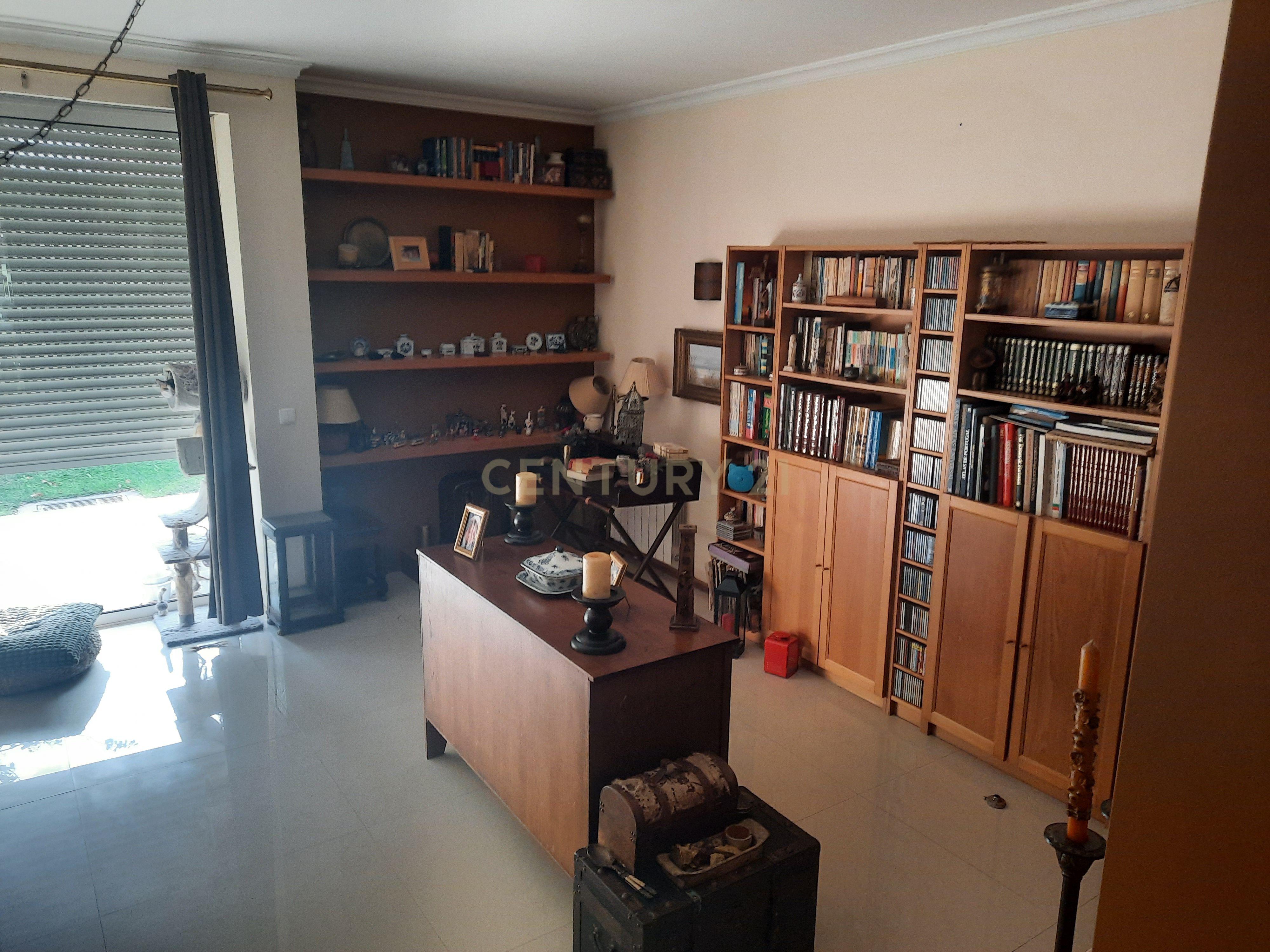 Moradia T6 - Porto Salvo - Oeiras - Image 31