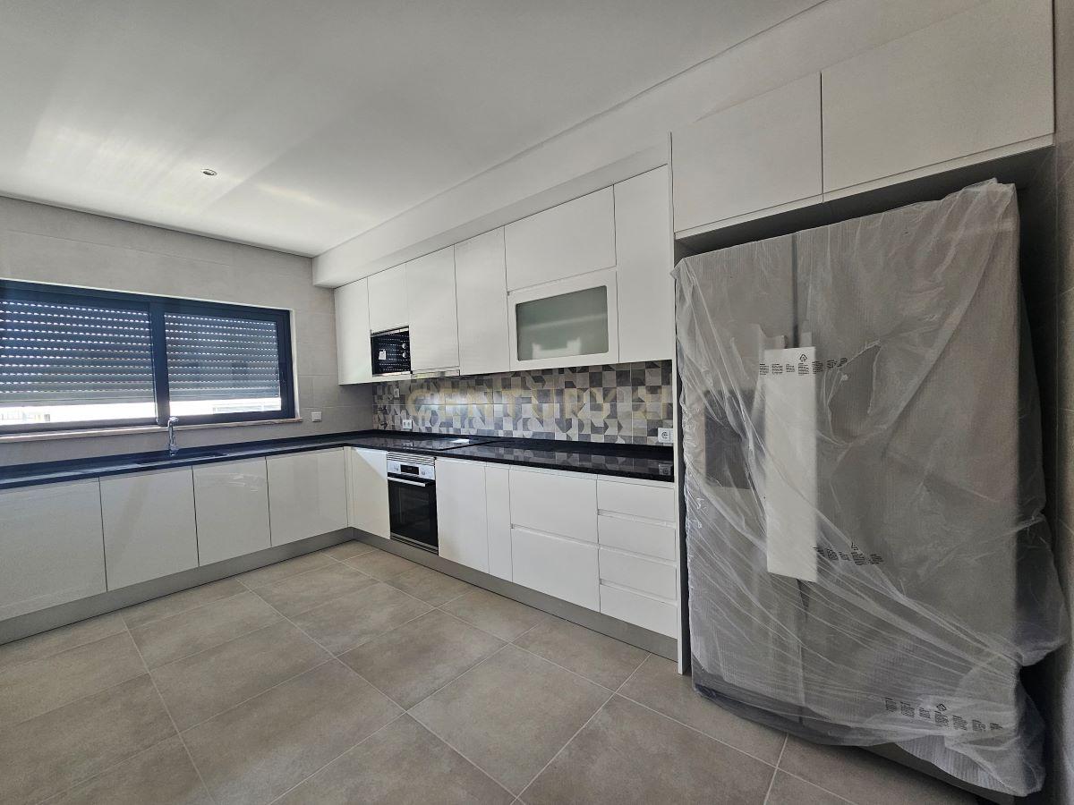 Apartamento T4 Top Floor com garagem em Box para 2 carros em Tavira - Image 4