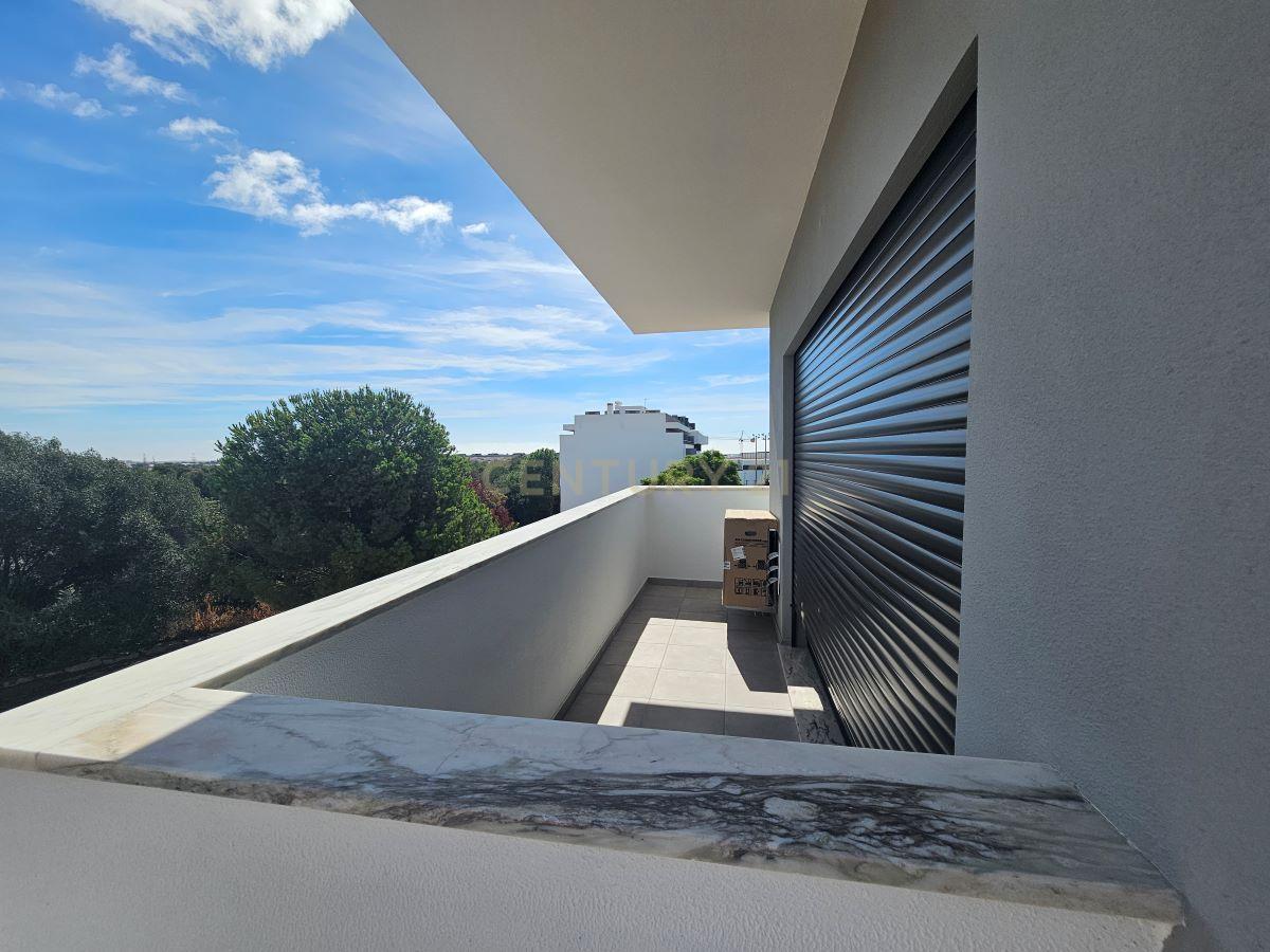 Apartamento T4 Top Floor com garagem em Box para 2 carros em Tavira - Image 6