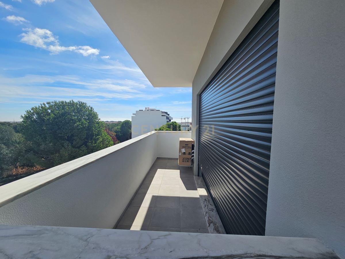 Apartamento T4 Top Floor com garagem em Box para 2 carros em Tavira - Image 7