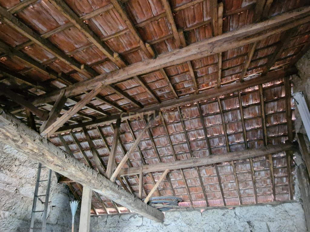 Arrumo em pedra com potencial para habitação – Ótima oportunidade de investimento em Orgens - Viseu - Image 5