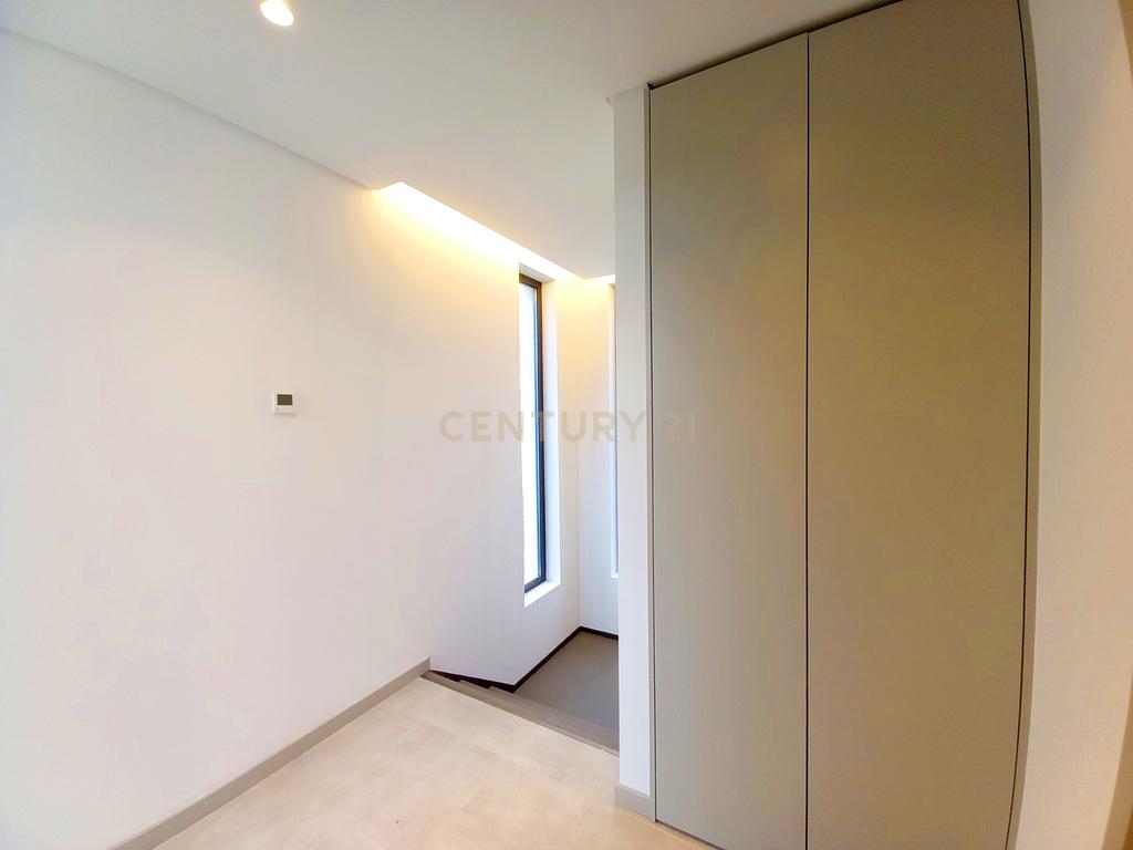 "Moradia Isolada Nova na Marina de Albufeira — Qualidade de Vida com Conforto Moderno" - Image 17