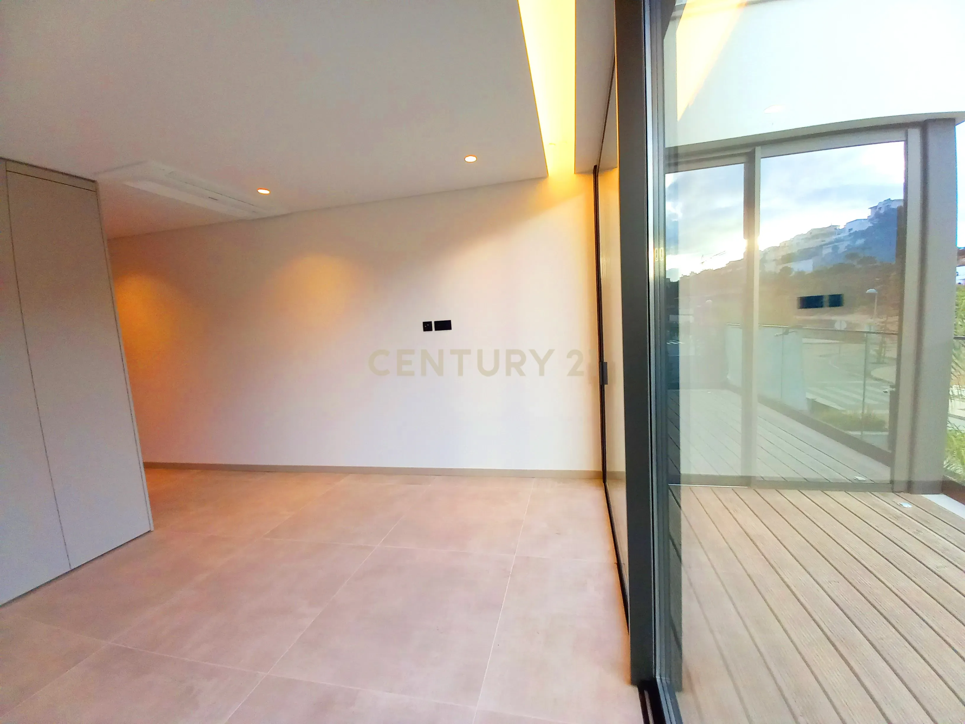 "Moradia Isolada Nova na Marina de Albufeira — Qualidade de Vida com Conforto Moderno" - Image 15