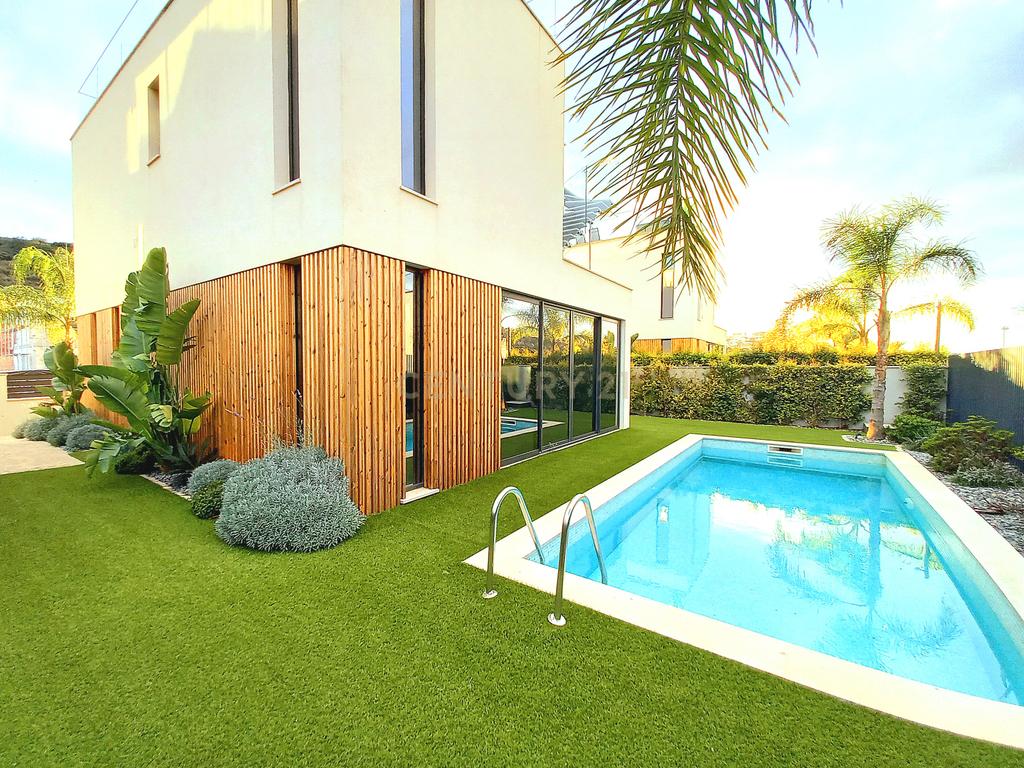 "Moradia Isolada Nova na Marina de Albufeira — Qualidade de Vida com Conforto Moderno" - Image 39