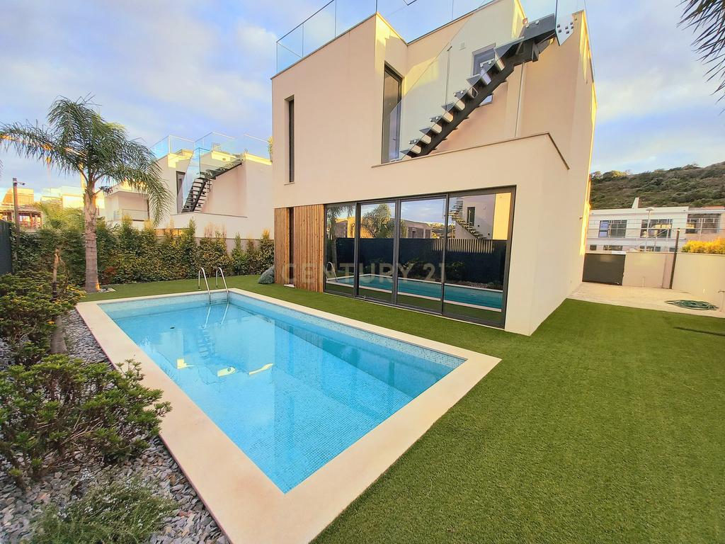 "Moradia Isolada Nova na Marina de Albufeira — Qualidade de Vida com Conforto Moderno" - Image 8