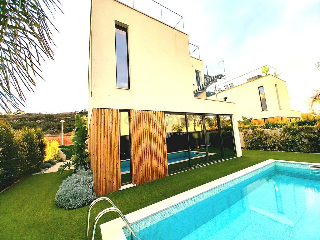 "Moradia Isolada Nova na Marina de Albufeira — Qualidade de Vida com Conforto Moderno" - Image 36