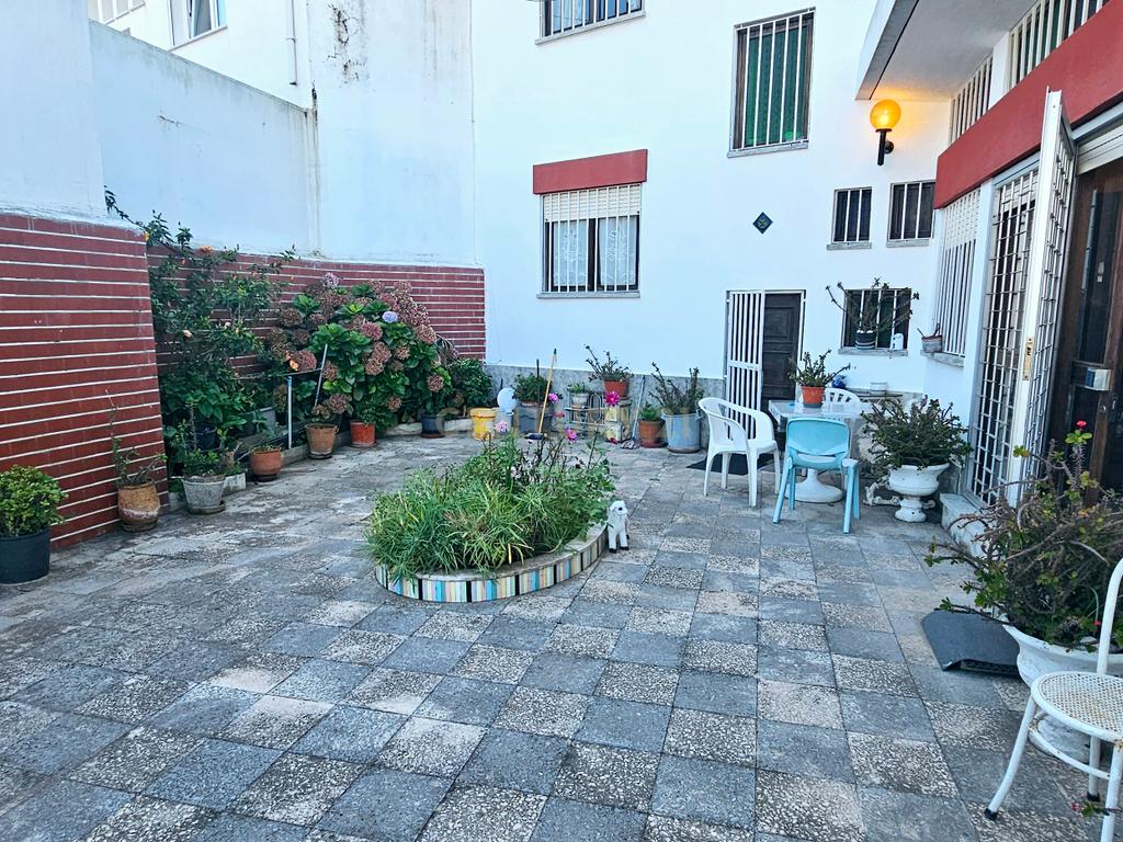 Moradia T5 c/ Terraço e Jardim  Lisboa / Alfragide  - Image 16