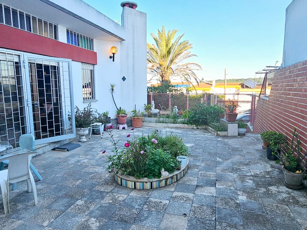 Moradia T5 c/ Terraço e Jardim  Lisboa / Alfragide  - Image 17