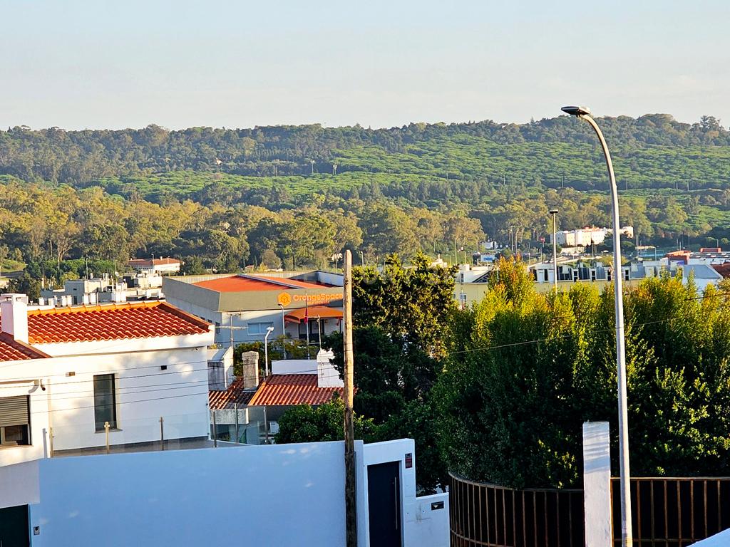 Moradia T5 c/ Terraço e Jardim  Lisboa / Alfragide  - Image 26