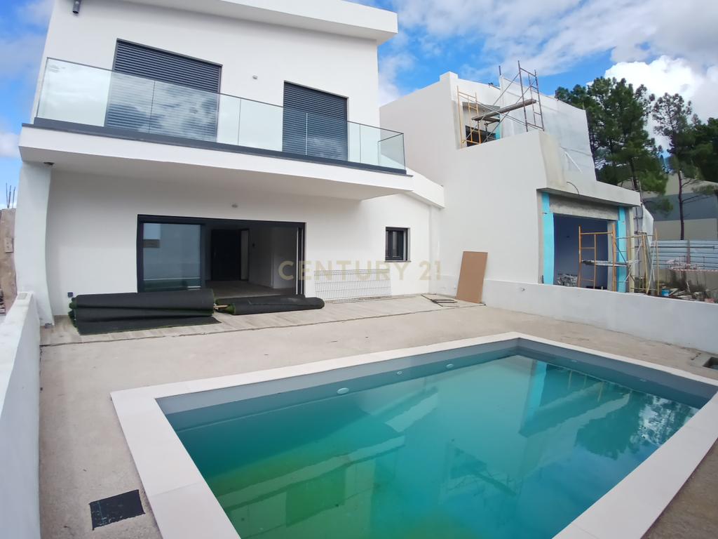 Moradia T3 em Construção com 3 Suítes em Lagoa de Albufeira Sesimbra - Image 2